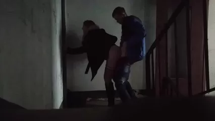 В подъезде В подъезде