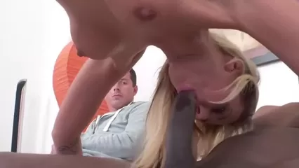 Жена с негром Жена с негром