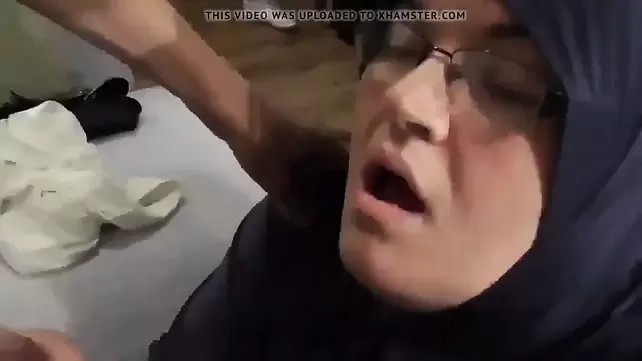 Муж дрочит, а жена недотраханая Муж дрочит, а жена недотраханая