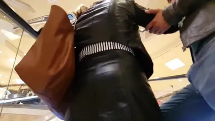 Порно соло в кожаной юбке Порно видео в кожаной одежде