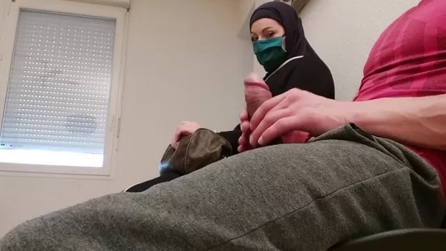 девушки дрочат у прохожих парней - лучшее порно видео на anastade.ru Любительское порно: Дрочит при прохожих (страница 2)