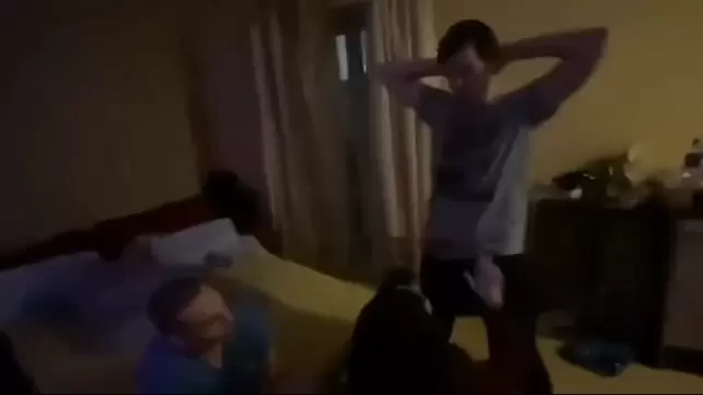 Смотреть ❤️ Друзья пустили жену по кругу ❤️ подборка порно видео